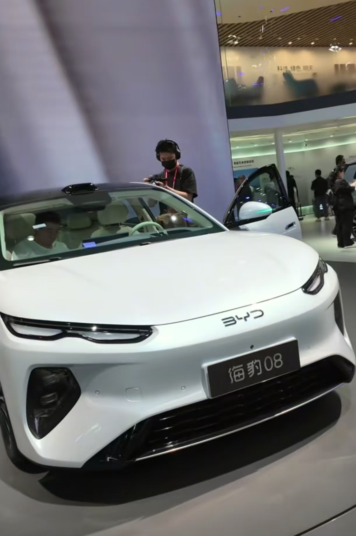 蔚来推进多品牌战略:乐道L90、萤火虫及换电网络下沉布局